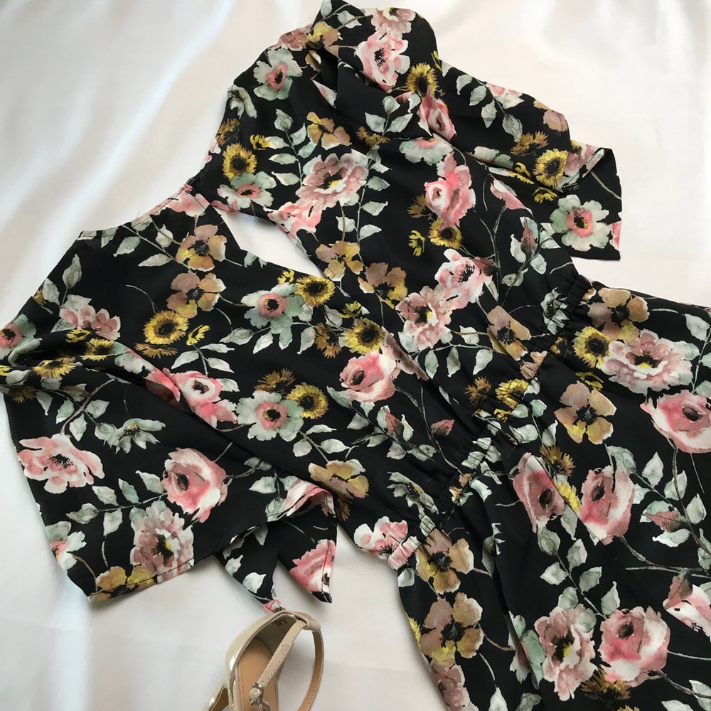 🦄SOLD🦄 Anthro Cupcakes & Cashmere Floral Romper - Picture 6 of 7